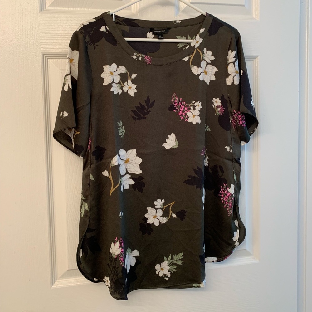Banana Republic crepe blouse